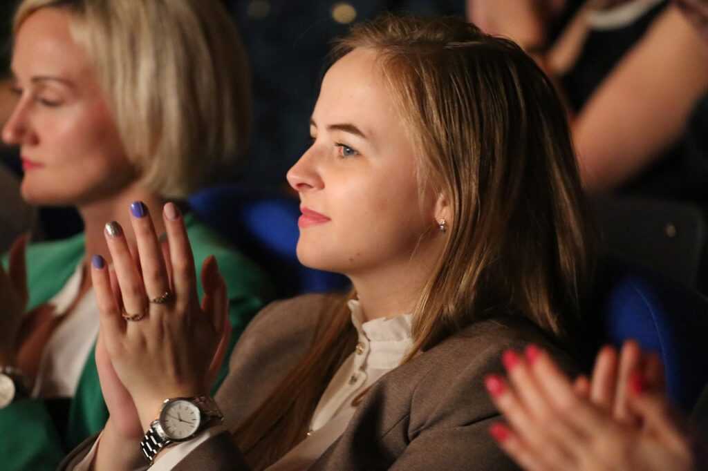 woman, clapping, gesture